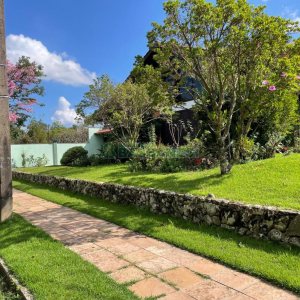 Casa, 5 dormitórios, 2 vagas, no bairro Cinqüentenário em Caxias do Sul para Comprar