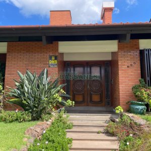 Casa, 5 dormitórios, 2 vagas, no bairro Cinqüentenário em Caxias do Sul para Comprar