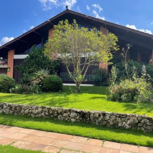 Casa, 5 dormitórios, 2 vagas, no bairro Cinqüentenário em Caxias do Sul para Comprar