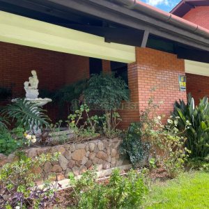 Casa, 5 dormitórios, 2 vagas, no bairro Cinqüentenário em Caxias do Sul para Comprar