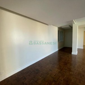 Apartamento com 200m², 3 dormitórios, 1 vaga, no bairro Centro em Caxias do Sul para Comprar
