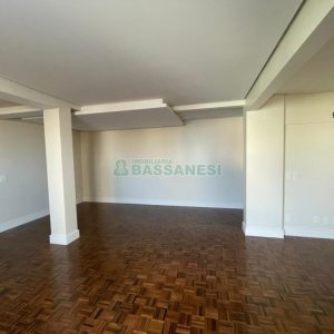 Apartamento com 200m², 3 dormitórios, 1 vaga, no bairro Centro em Caxias do Sul para Comprar