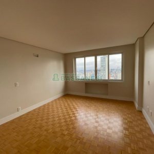 Apartamento com 200m², 3 dormitórios, 1 vaga, no bairro Centro em Caxias do Sul para Comprar