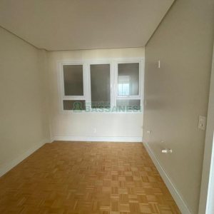Apartamento com 200m², 3 dormitórios, 1 vaga, no bairro Centro em Caxias do Sul para Comprar