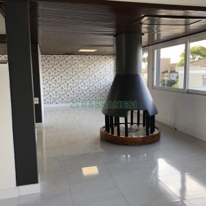 Casa com 598m², 5 dormitórios, 4 vagas, no bairro Cinqüentenário em Caxias do Sul para Comprar