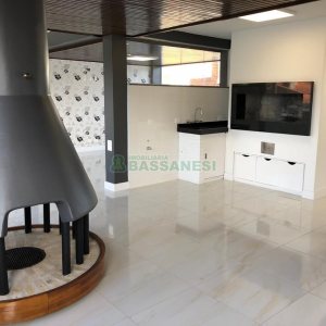 Casa com 598m², 5 dormitórios, 4 vagas, no bairro Cinqüentenário em Caxias do Sul para Comprar