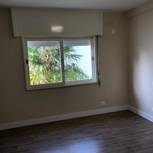 Casa com 598m², 5 dormitórios, 4 vagas, no bairro Cinqüentenário em Caxias do Sul para Comprar