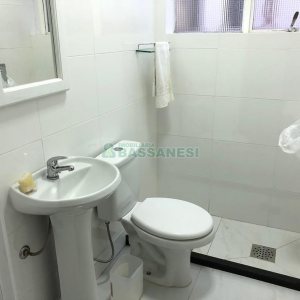 Casa com 598m², 5 dormitórios, 4 vagas, no bairro Cinqüentenário em Caxias do Sul para Comprar