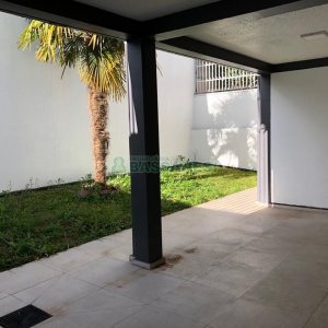 Casa com 598m², 5 dormitórios, 4 vagas, no bairro Cinqüentenário em Caxias do Sul para Comprar