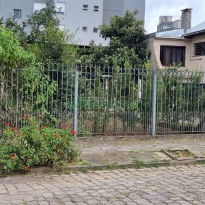 Casa com 104m², 3 dormitórios, 2 vagas, no bairro Panazzolo em Caxias do Sul para Comprar