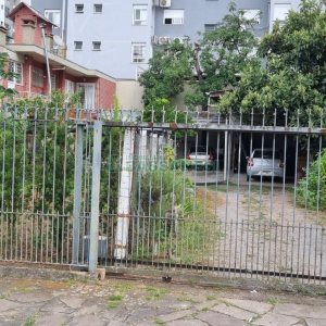 Casa com 104m², 3 dormitórios, 2 vagas, no bairro Panazzolo em Caxias do Sul para Comprar