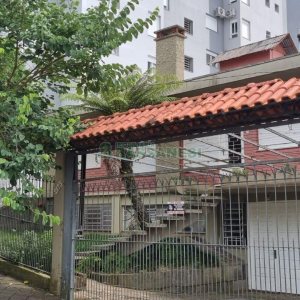 Casa com 104m², 3 dormitórios, 2 vagas, no bairro Panazzolo em Caxias do Sul para Comprar