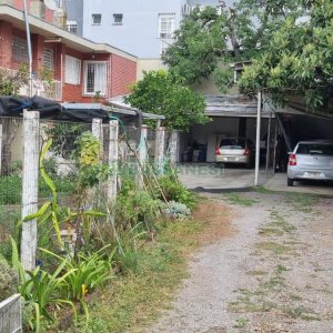 Casa com 104m², 3 dormitórios, 2 vagas, no bairro Panazzolo em Caxias do Sul para Comprar