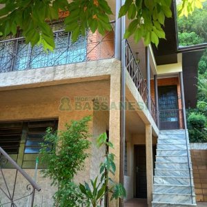 Casa com 195m², 3 dormitórios, 2 vagas, no bairro Galópolis em Caxias do Sul para Alugar