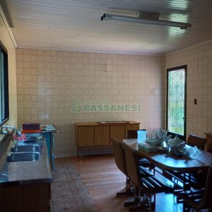 Casa com 195m², 3 dormitórios, 2 vagas, no bairro Galópolis em Caxias do Sul para Alugar