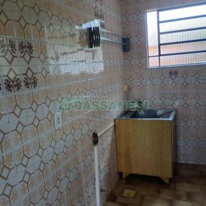 Casa com 195m², 3 dormitórios, 2 vagas, no bairro Galópolis em Caxias do Sul para Alugar
