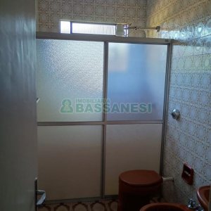 Casa com 195m², 3 dormitórios, 2 vagas, no bairro Galópolis em Caxias do Sul para Alugar