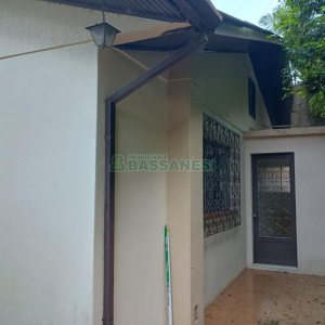 Casa com 195m², 3 dormitórios, 2 vagas, no bairro Galópolis em Caxias do Sul para Alugar