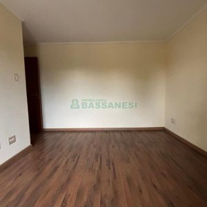 Casa com 250m², 3 dormitórios, 5 vagas, no bairro Jardim América em Caxias do Sul para Alugar