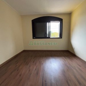 Casa com 250m², 3 dormitórios, 5 vagas, no bairro Jardim América em Caxias do Sul para Alugar