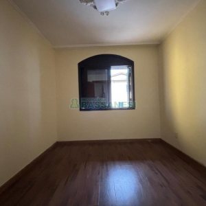 Casa com 250m², 3 dormitórios, 5 vagas, no bairro Jardim América em Caxias do Sul para Alugar