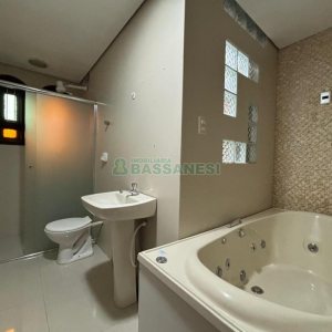 Casa com 250m², 3 dormitórios, 5 vagas, no bairro Jardim América em Caxias do Sul para Alugar