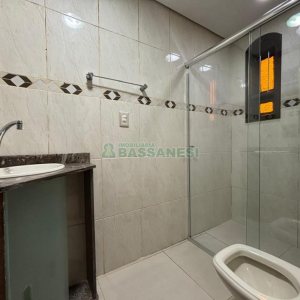 Casa com 250m², 3 dormitórios, 5 vagas, no bairro Jardim América em Caxias do Sul para Alugar