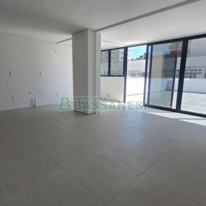 Kitinete com 106m², 1 dormitório, no bairro São Pelegrino em Caxias do Sul para Comprar