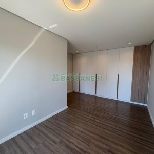 Apartamento com 110m², 3 dormitórios, 2 vagas, no bairro Petrópolis em Caxias do Sul para Comprar