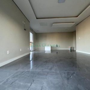 Casa com 160m², 3 dormitórios, no bairro Charqueadas em Caxias do Sul para Alugar
