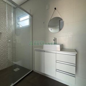 Casa com 160m², 3 dormitórios, no bairro Charqueadas em Caxias do Sul para Alugar