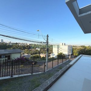 Casa com 160m², 3 dormitórios, no bairro Charqueadas em Caxias do Sul para Alugar