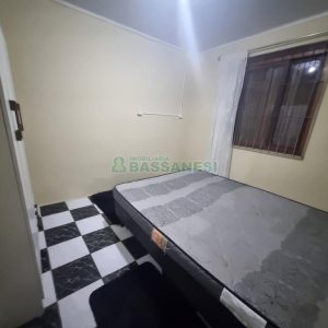 Kitinete com 30m², 1 dormitório, no bairro Planalto em Caxias do Sul para Alugar