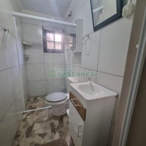 Kitinete com 30m², 1 dormitório, no bairro Planalto em Caxias do Sul para Alugar