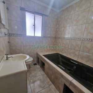 Casa com 150m², 3 dormitórios, 2 vagas, no bairro Planalto em Caxias do Sul para Alugar