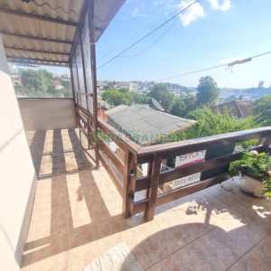 Casa com 150m², 3 dormitórios, 2 vagas, no bairro Planalto em Caxias do Sul para Alugar