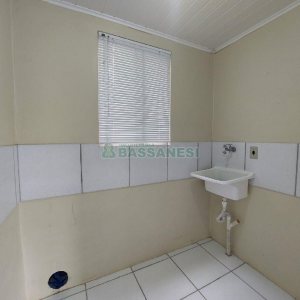 Apartamento com 45m², 2 dormitórios, 1 vaga, no bairro Forqueta em Caxias do Sul para Alugar