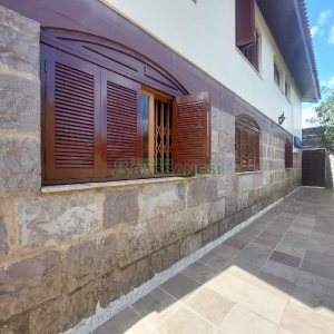 Casa Comercial com 280m², 3 dormitórios, 2 vagas, no bairro Cinqüentenário em Caxias do Sul para Alugar