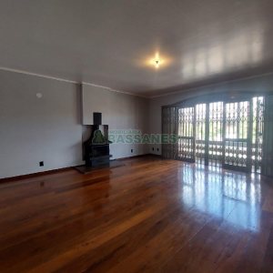 Casa Comercial com 280m², 3 dormitórios, 2 vagas, no bairro Cinqüentenário em Caxias do Sul para Alugar