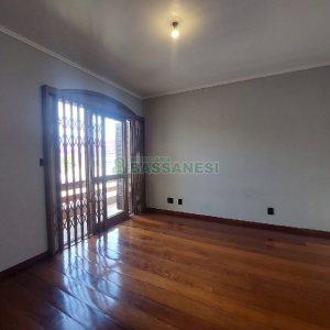 Casa Comercial com 280m², 3 dormitórios, 2 vagas, no bairro Cinqüentenário em Caxias do Sul para Alugar