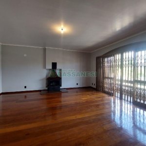 Casa Comercial com 280m², 3 dormitórios, 2 vagas, no bairro Cinqüentenário em Caxias do Sul para Alugar