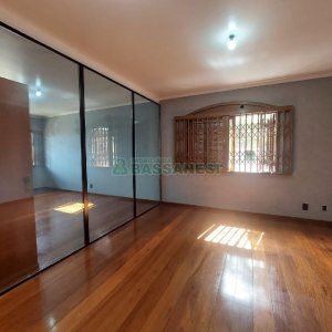 Casa Comercial com 280m², 3 dormitórios, 2 vagas, no bairro Cinqüentenário em Caxias do Sul para Alugar
