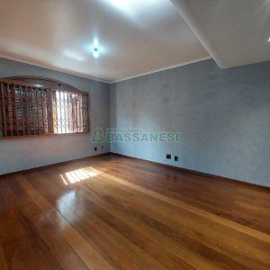 Casa Comercial com 280m², 3 dormitórios, 2 vagas, no bairro Cinqüentenário em Caxias do Sul para Alugar
