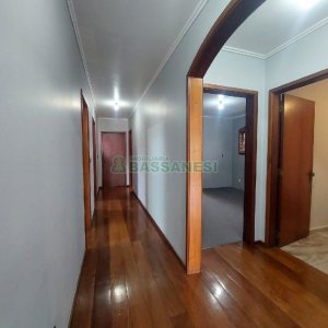 Casa Comercial com 280m², 3 dormitórios, 2 vagas, no bairro Cinqüentenário em Caxias do Sul para Alugar