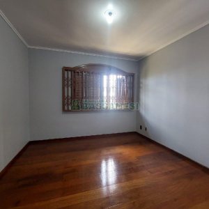 Casa Comercial com 280m², 3 dormitórios, 2 vagas, no bairro Cinqüentenário em Caxias do Sul para Alugar