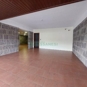Casa Comercial com 280m², 3 dormitórios, 2 vagas, no bairro Cinqüentenário em Caxias do Sul para Alugar