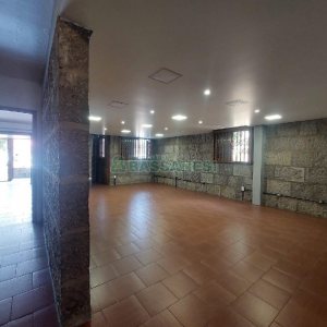Casa Comercial com 280m², 3 dormitórios, 2 vagas, no bairro Cinqüentenário em Caxias do Sul para Alugar