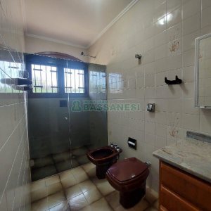 Casa Comercial com 280m², 3 dormitórios, 2 vagas, no bairro Cinqüentenário em Caxias do Sul para Alugar