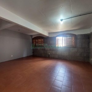 Casa Comercial com 280m², 3 dormitórios, 2 vagas, no bairro Cinqüentenário em Caxias do Sul para Alugar