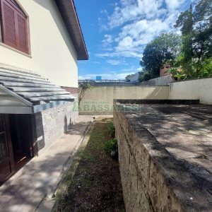 Casa Comercial com 280m², 3 dormitórios, 2 vagas, no bairro Cinqüentenário em Caxias do Sul para Alugar